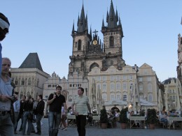  Jahresausflug 2005  Altstaedter Ring mit Kirche der Jungfrau Maria vor dem Teyn
